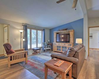Rhinelander Home - Jennie Webber Lake On-Site - Rhinelander - Living room