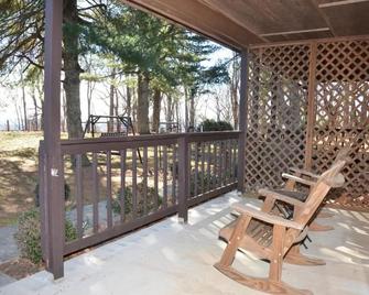 Bent Mountain Lodge - Copper Hill - Patio
