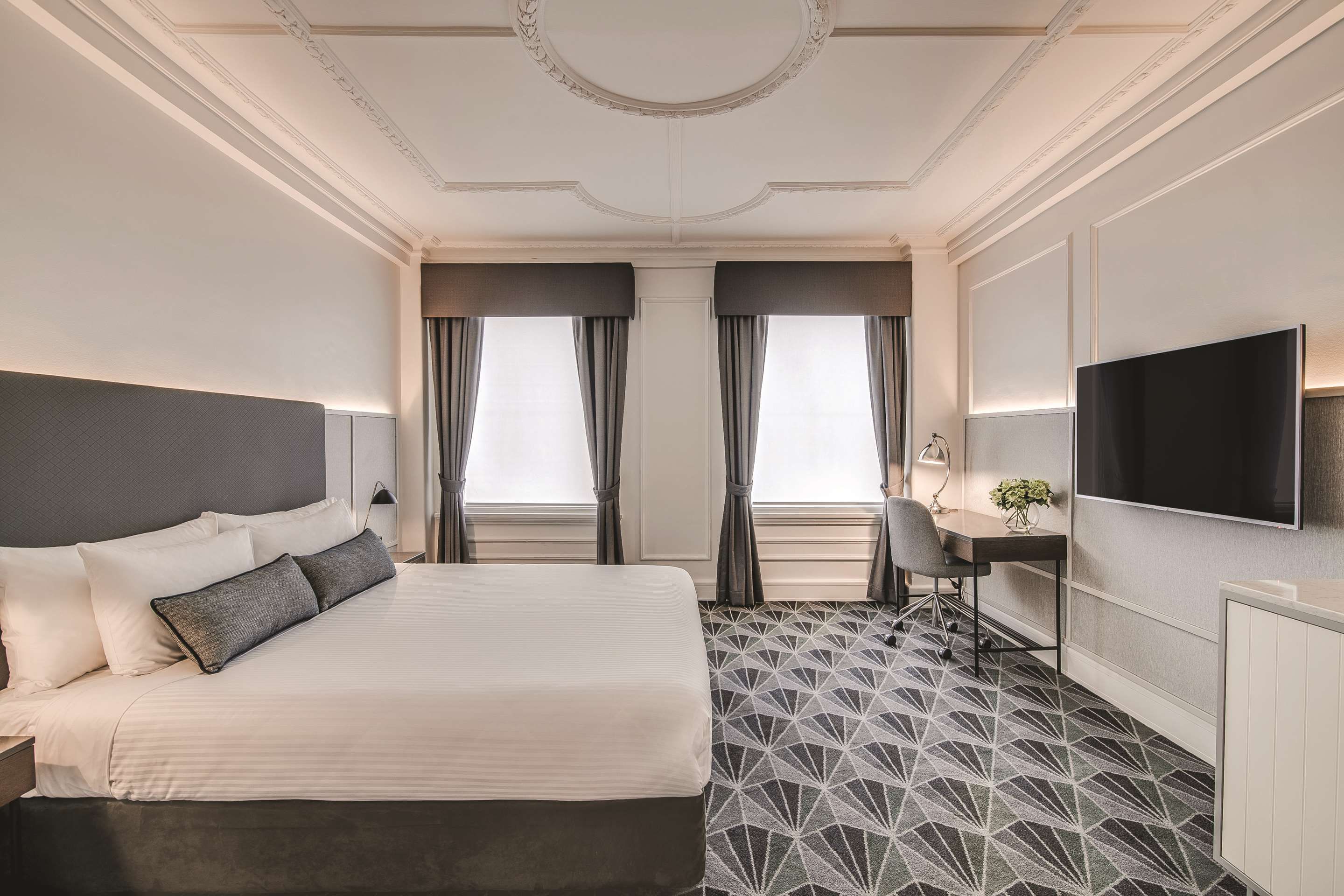 The Savoy Hotel On Little Collins Melbourne thumbnail 3