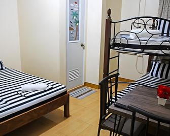 Thirdy's Place Hostel - Legazpi City - Bedroom