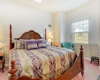 Ocean Shores Condo with Private Tub Less Than 1 Mi to Beach! - Ocean Shores - Habitación