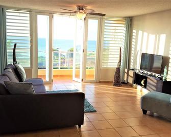 Costa del Mar 2 Bedr/2 Bath, Condo with Breathtaking Ocean View, WiFi, sleeps 6 - Lajas - Sala de estar