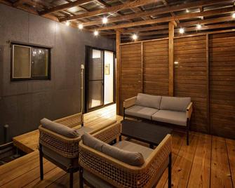 Stylish Whole House Rental with Large Terrace Spacious Living Area and Two Rooms / Hyuga Miyazaki - Hyuga - Living room