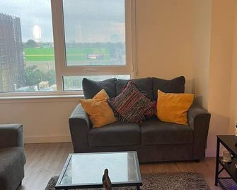 Cozy shared space 1-bedroom in a condo with AC, WiFi in fabulous Brooklyn - Brooklyn - Soggiorno