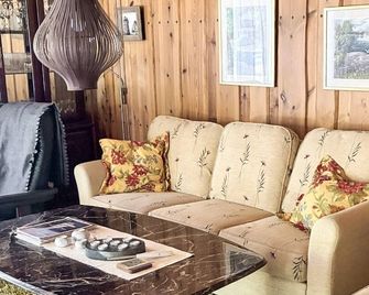 7 Person Holiday Home in Grisslehamn-By - Grisslehamn - Sala de estar