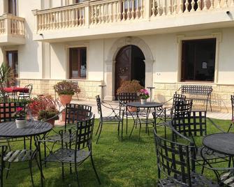 Hotel Villa Cerelis - Diamante - Патіо