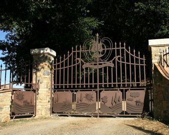 Apartment in farmhouse with swimming pool, a stone's throw from the village. - Monteroni d'Arbia - Будівля
