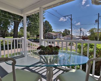Haven In The Heights Steps Away From It All - Peoria Heights - Balcony