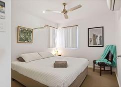 Marina Townhouse with Jetty - Exmouth - Bedroom