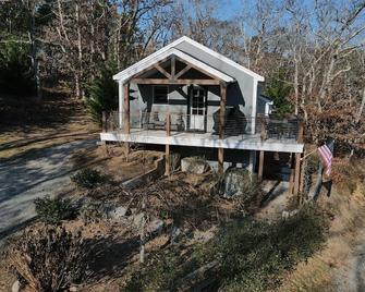 Private upscale cottage, close to Long Nook and Ballston beaches. br - Truro - Building