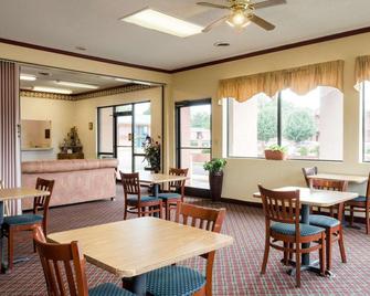 Rodeway Inn - Greenwood - Restaurace