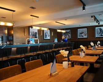 Lakeside Lodging with Bike Rentals, Canoe Launch and Gourmet Restaurant - Loosdrecht - Restaurant