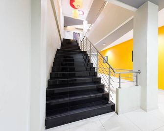 Airy Singkawang Barat Ahmad Yani Graha Wahana - Singkawang - Escaleras