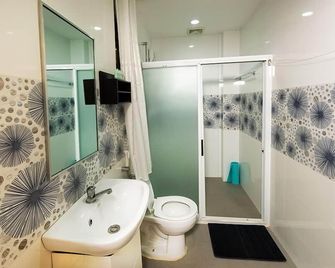 Skylodge Resort - Coron - Baño