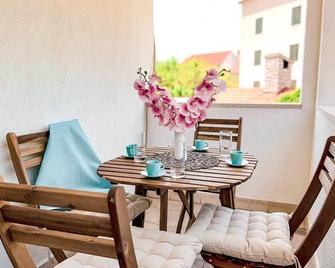 Central apartments Bol - Bol - Comedor