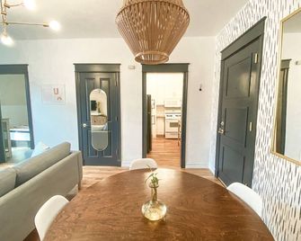 Charming 1 bedroom in Uptown Downtown Denver - Denver - Dining room