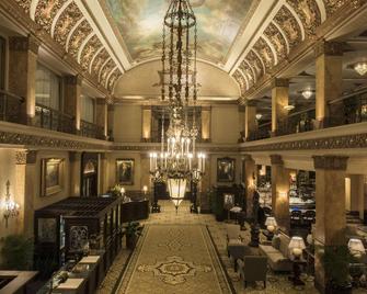 The Pfister Hotel - Milwaukee - Lobby