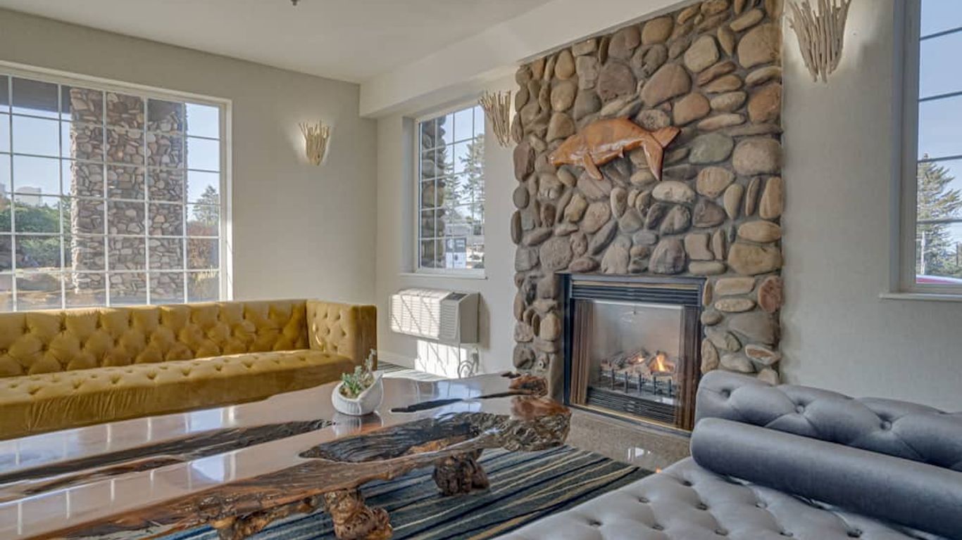 The Ashley Inn & Suites