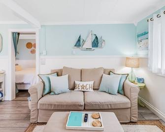 Sand & Sea Glass - Long Beach - Living room