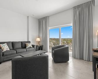 Brand New 2 Bedroom Top Floor With a View - Madeira Beach - Salon