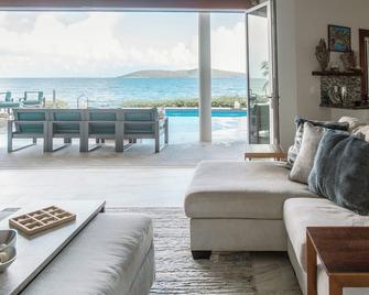 Luxurious 5-Bedroom Villa Ocean Front, Beach Access - Christiansted - Salon