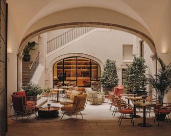 Hotel Palau Fugit - Gerona - Recepción