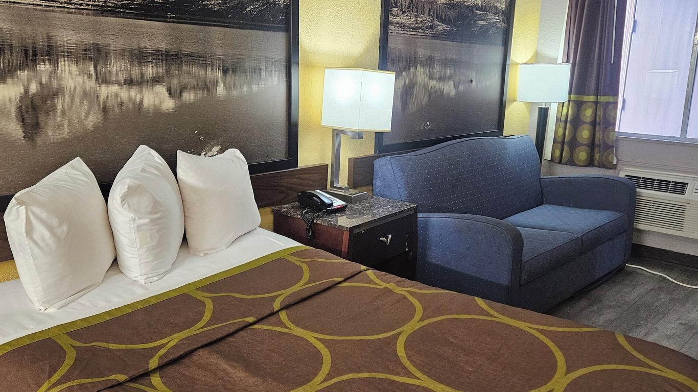 Super 8 by Wyndham Denver Central