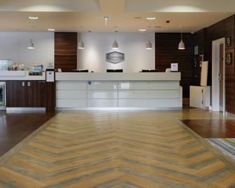 Hampton by Hilton Exeter Airport - אקסטר - דלפק קבלה