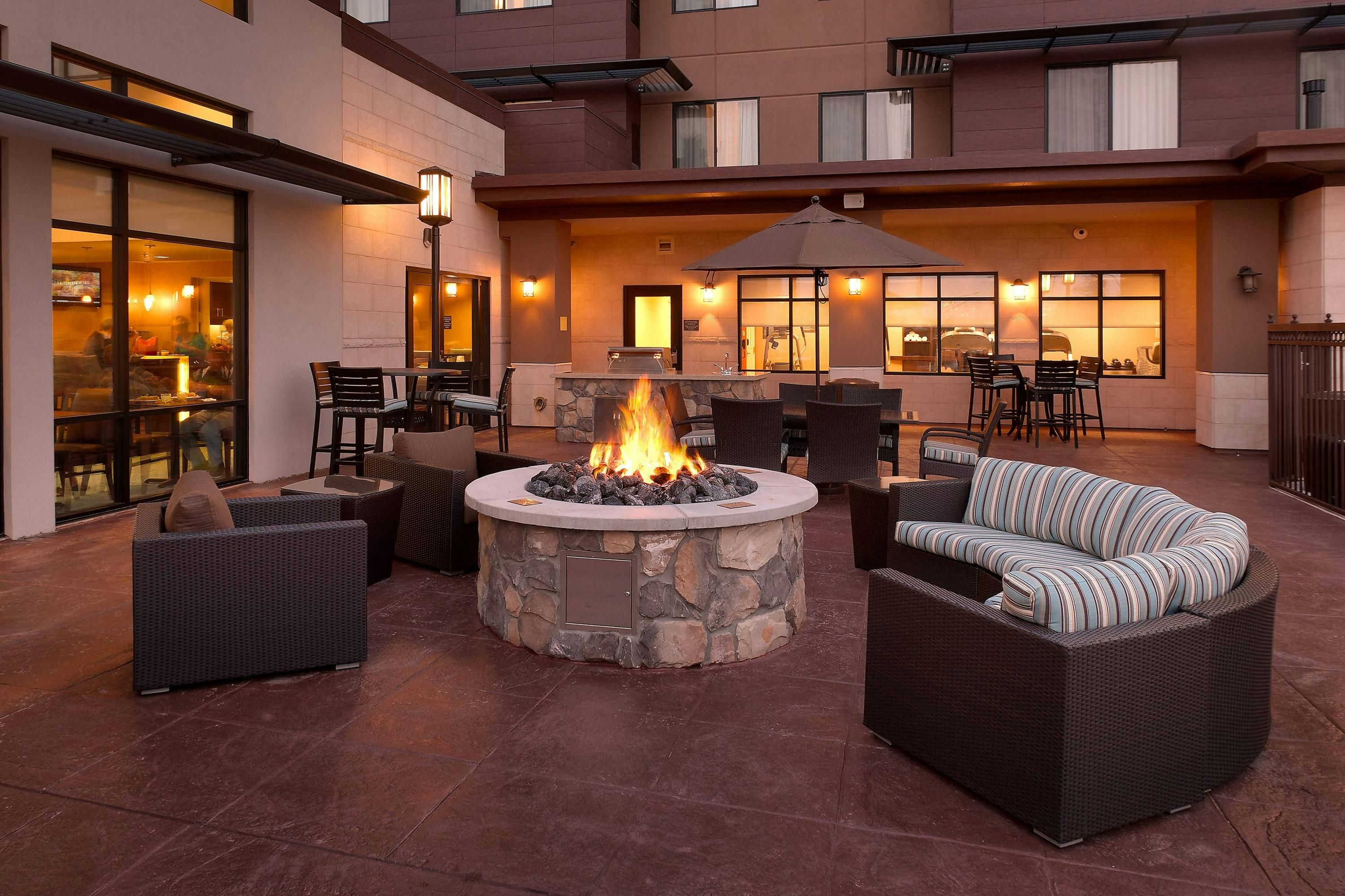 Residence Inn by Marriott Phoenix Gilbert - Gilbert - Binnenhof