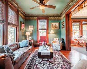 Historic & Charming Home In Willamette Valley Wine Country 1 Block From Wou - Monmouth - Sala de estar