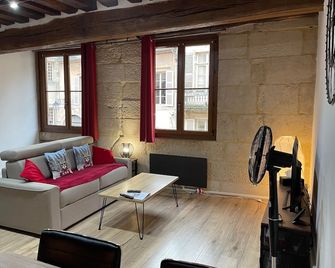 Appartements chez Delphine et Guillaume au coeur de Semur en Auxois - Semur-en-Auxois - Salon