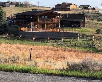 Arabian Lane Lodge Out Of Town Getaway - Cody - Vista del exterior