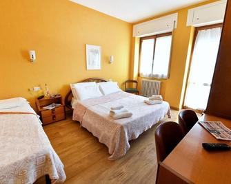 Hotel Motel Europa - Domodossola - Bedroom