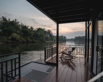 Kwai Tara Riverside Villas - Ban Kaeng Raboet - Balcony