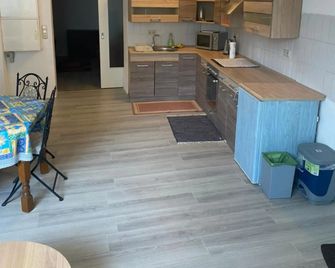 Ruhiges ein Zimmer Wohnung - Idar-Oberstein - Küche