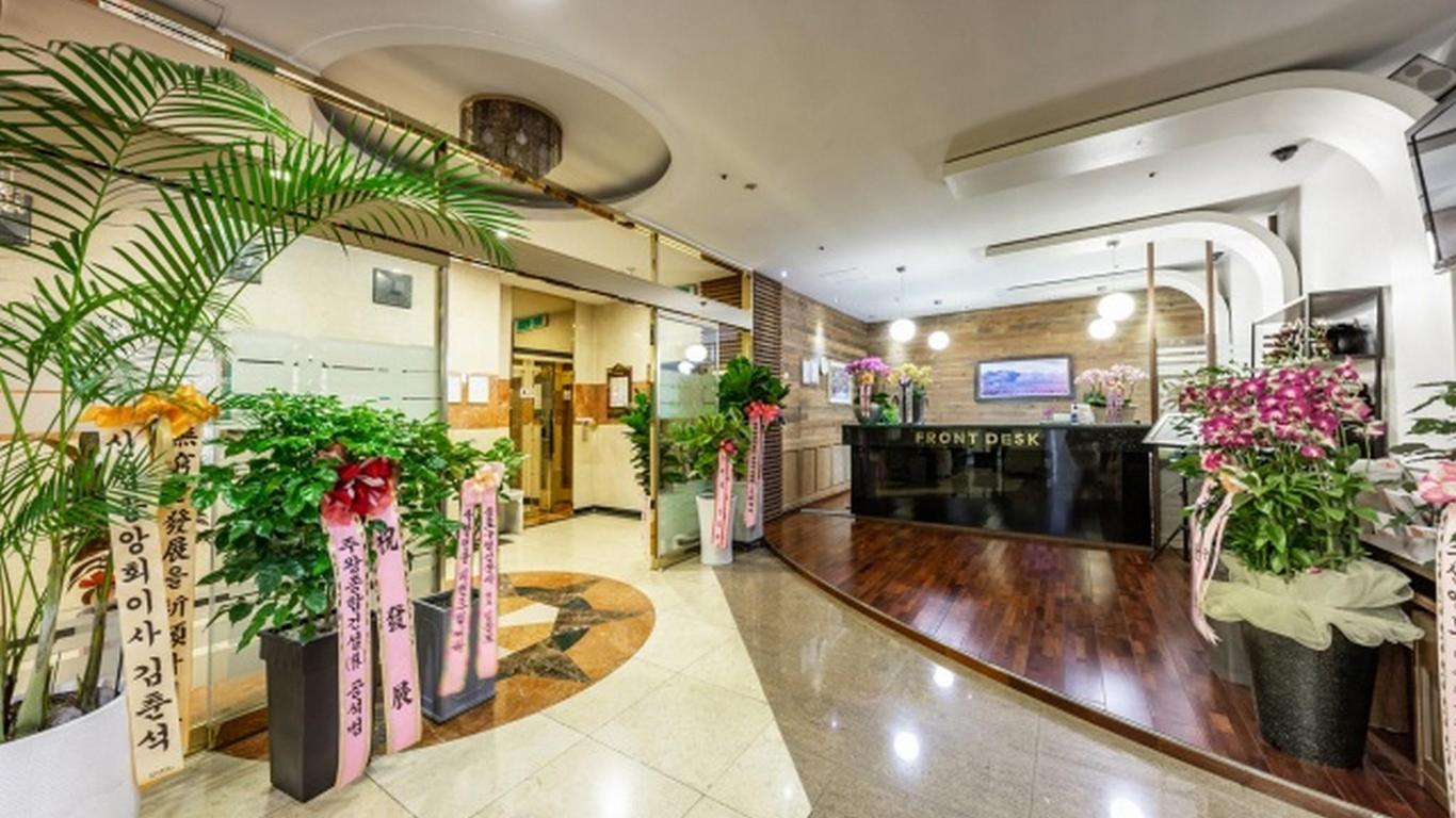 Masters Tourist Hotel