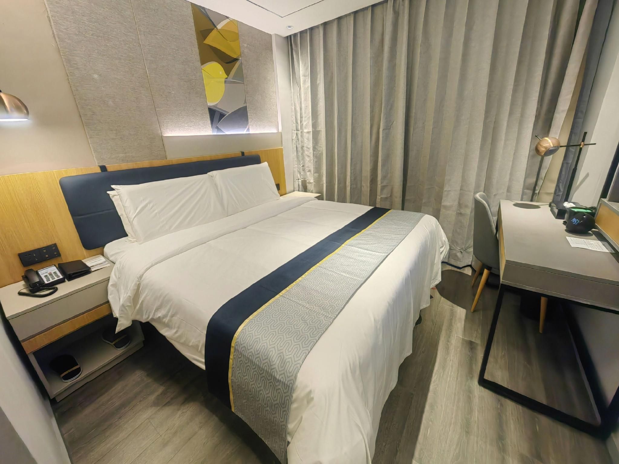 Home Inn Selected Qingdao Taidong Commercial Area Beer Street Zhongshan Park - تشينغداو - غرفة نوم
