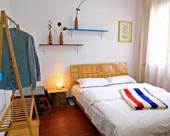 Dianyue Youth Hostel - Honghe - Bedroom