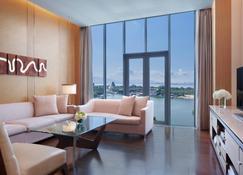 The Oct Harbour, Shenzhen - Marriott Executive Apartments - Shenzhen - Living room