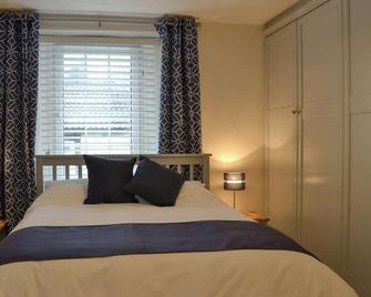 A lovely, characterful cottage, perfect for a couple. - St. Bees - Bedroom