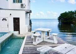 See Belize Relaxing Sea View Studio With Infinity Pool & Overwater Deck - Ciudad de Belice - Piscina
