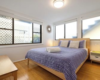 Spindrift Lowerdeck Beach Front Location! Wifi+++ - Yamba - Bedroom