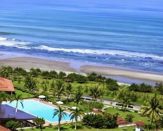 Grage Hotel Bengkulu - Bengkulu City - Piscina