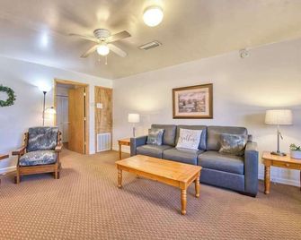 Dog-friendly condo with on-site golf and lakeside pool - 500 ft. from the lake - Lake Junaluska - Living room