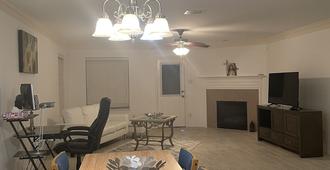 House close to Hobby/downtown/ mall - Houston - Essbereich
