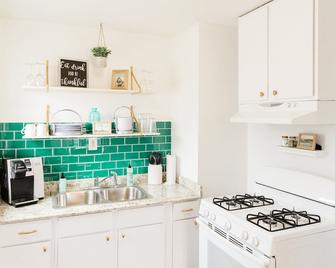 Cozy Cottage Near The Lake & Cedar Point - Huron - Кухня