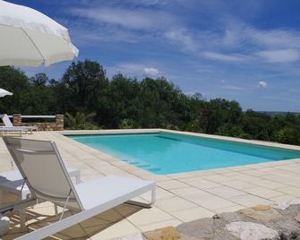 Rest holiday at Mas La Magdelaine - Cabrières - Piscina