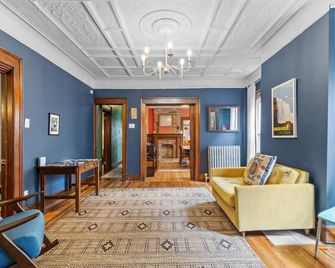 Historic & Spacious 3 Bedroom Family Gem on Peaceful Street - Buffalo - Living room