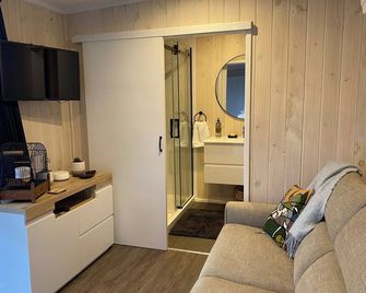 Birdhouse Retreat on Boord, Kumeu - Kumeu - Living room