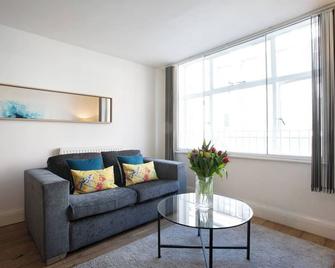 Rest & Recharge in the Northern Quarter - Manchester - Pokój dzienny